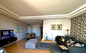 Parama 003 Secure, Luxurious Waterfront Apartment